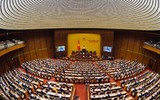 Đại biểu Quốc hội tra cứu tài liệu qua máy tính bảng